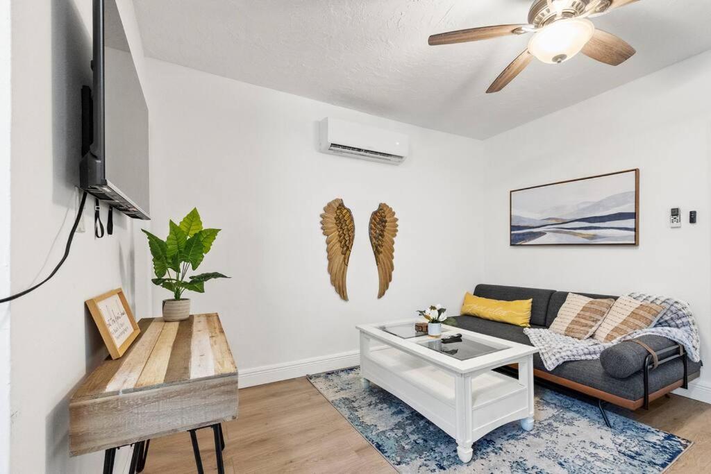 Intimate Casita Mia Minutes Away From Airport, Calle 8, Brickell, Coral Gables, The Beach And More! Miami Exteriér fotografie
